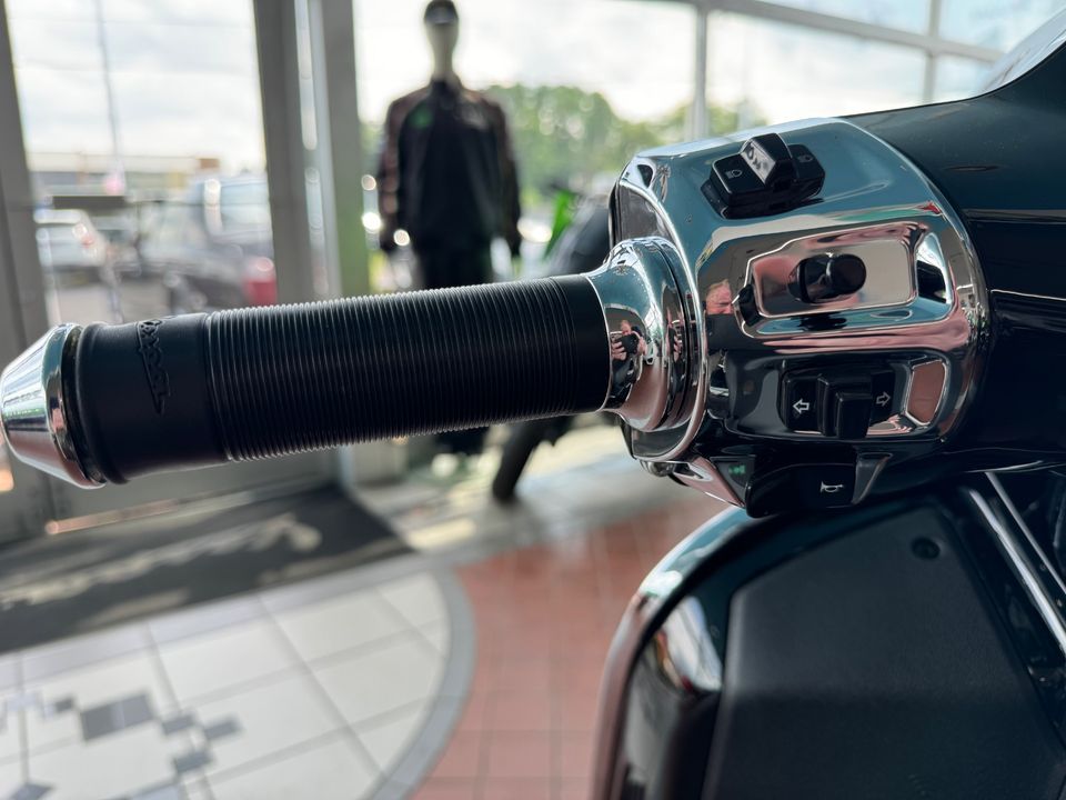 2024 VESPA GTS 300 Super