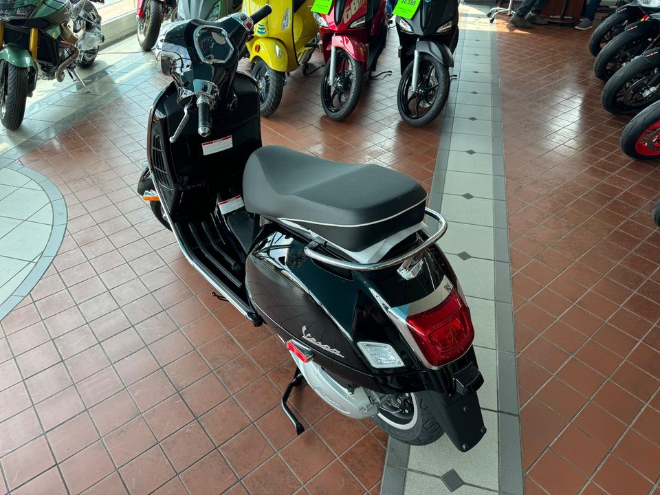2024 VESPA GTS 300 Super