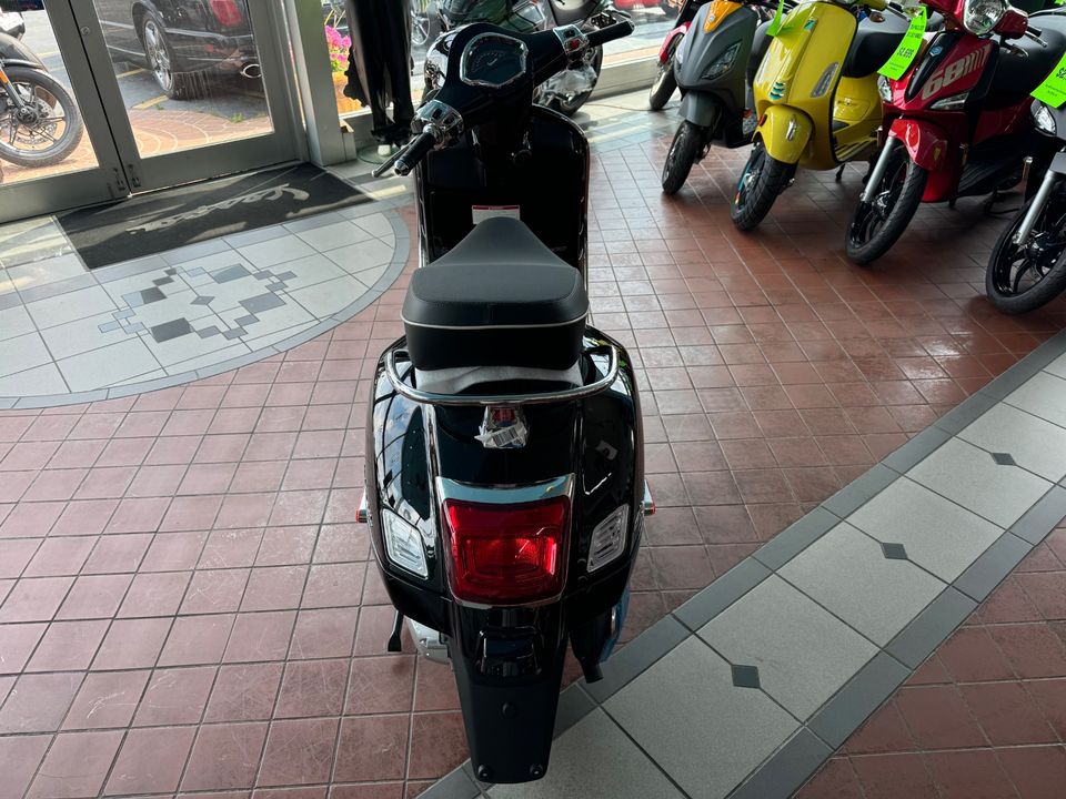 2024 VESPA GTS 300 Super