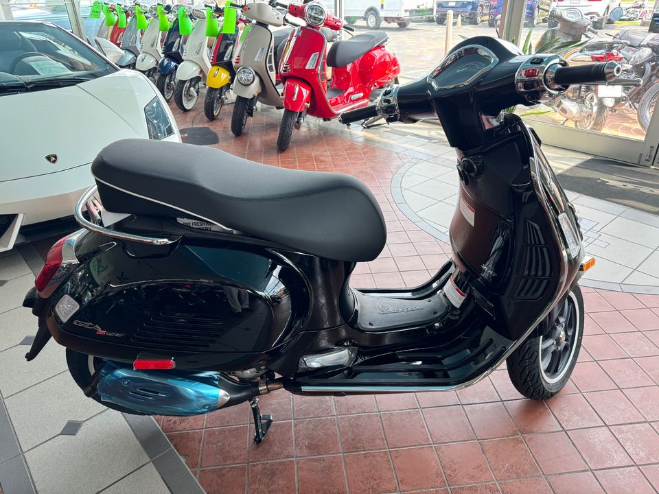 2024 VESPA GTS 300 Super
