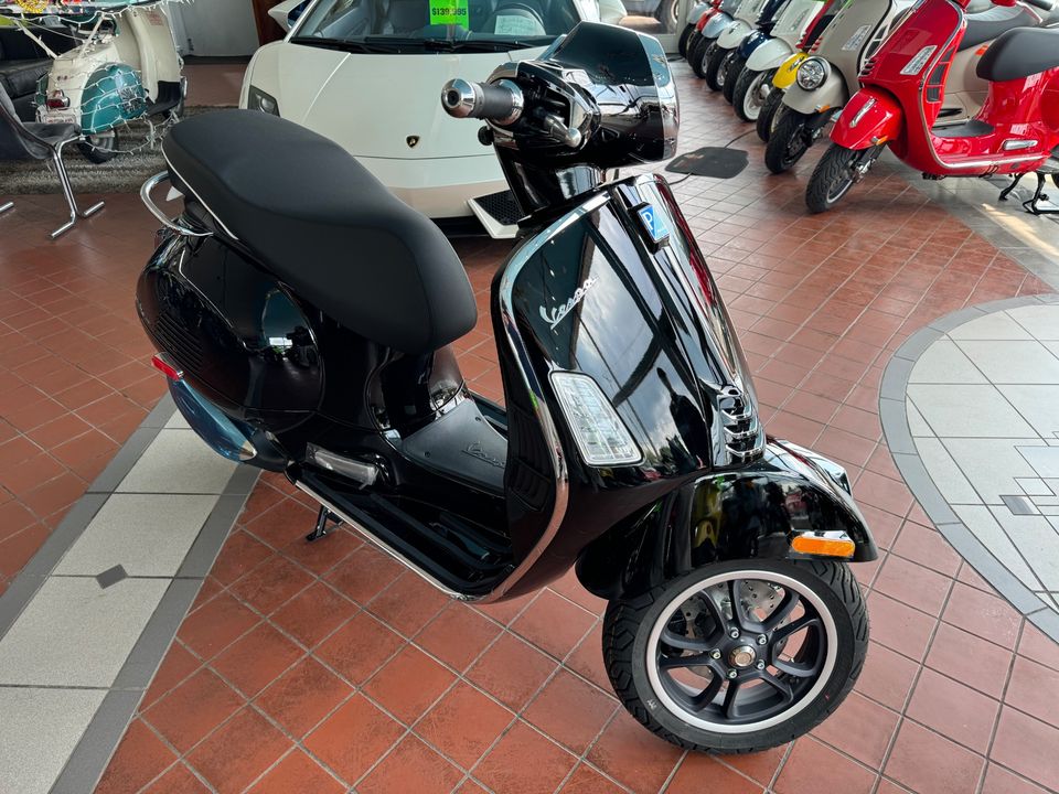 2024 VESPA GTS 300 Super