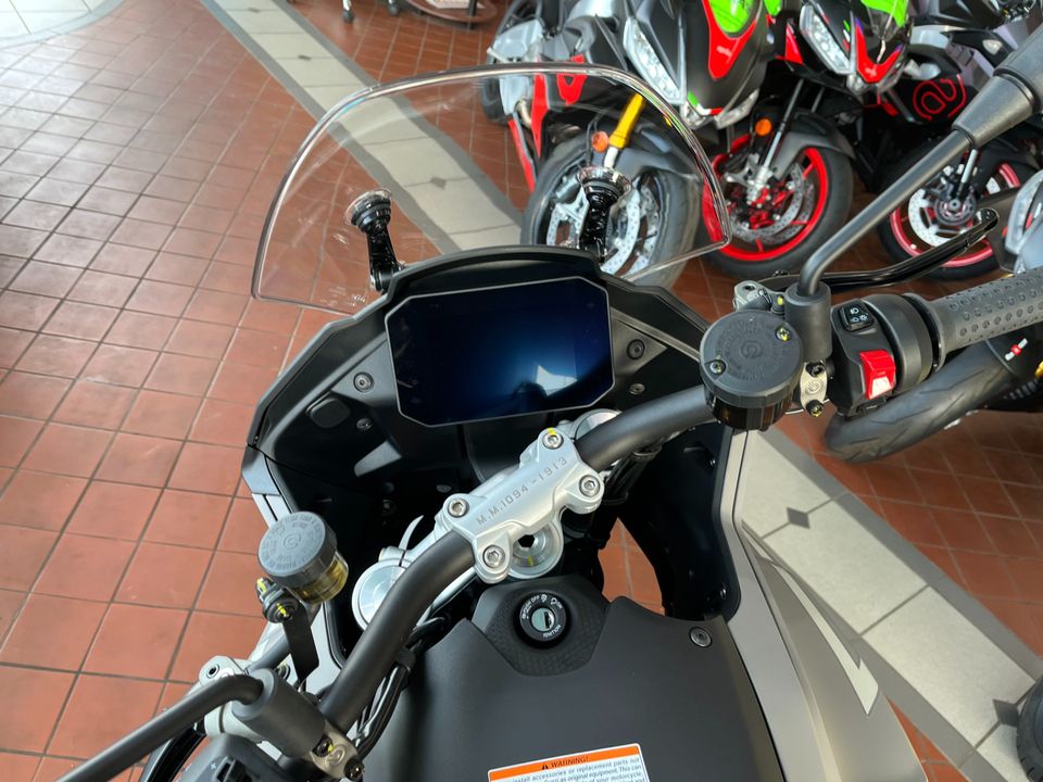 2024 MOTO GUZZI V100 Mandello
