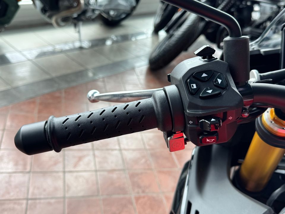 2024 APRILIA Tuono V4 Factory