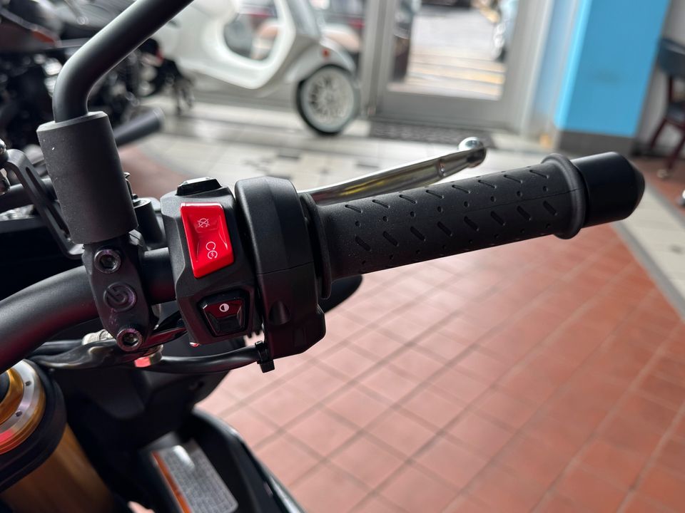 2024 APRILIA Tuono V4 Factory