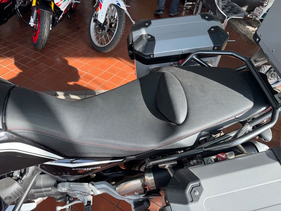 2022 MOTO GUZZI V85 TT Guardia dOnore E5