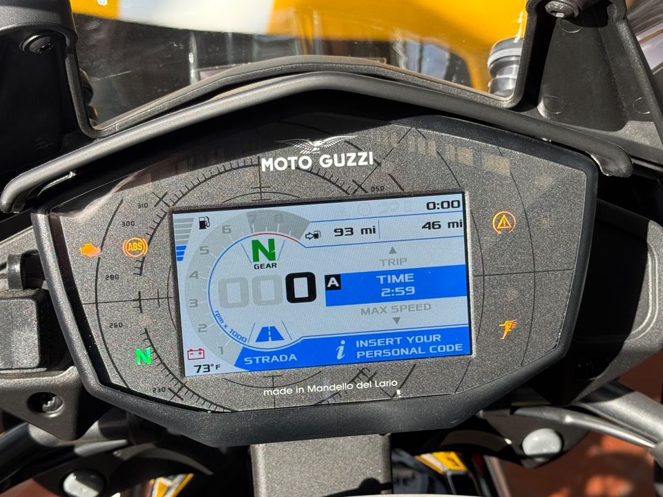 2022 MOTO GUZZI V85 TT Guardia dOnore E5