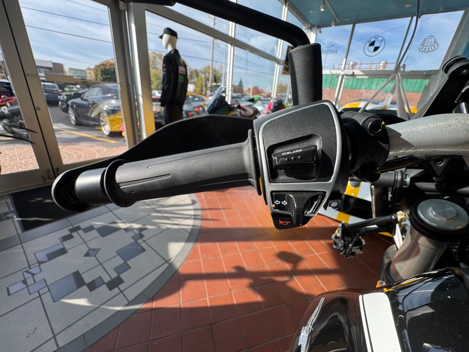 2022 MOTO GUZZI V85 TT Guardia dOnore E5