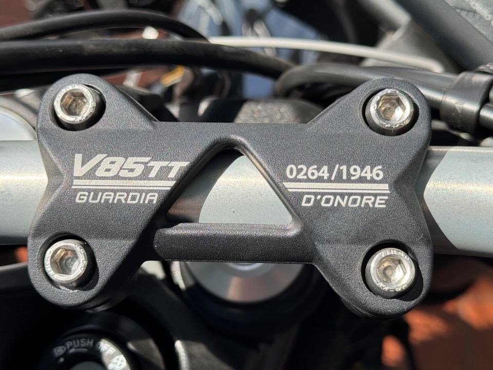 2022 MOTO GUZZI V85 TT Guardia dOnore E5