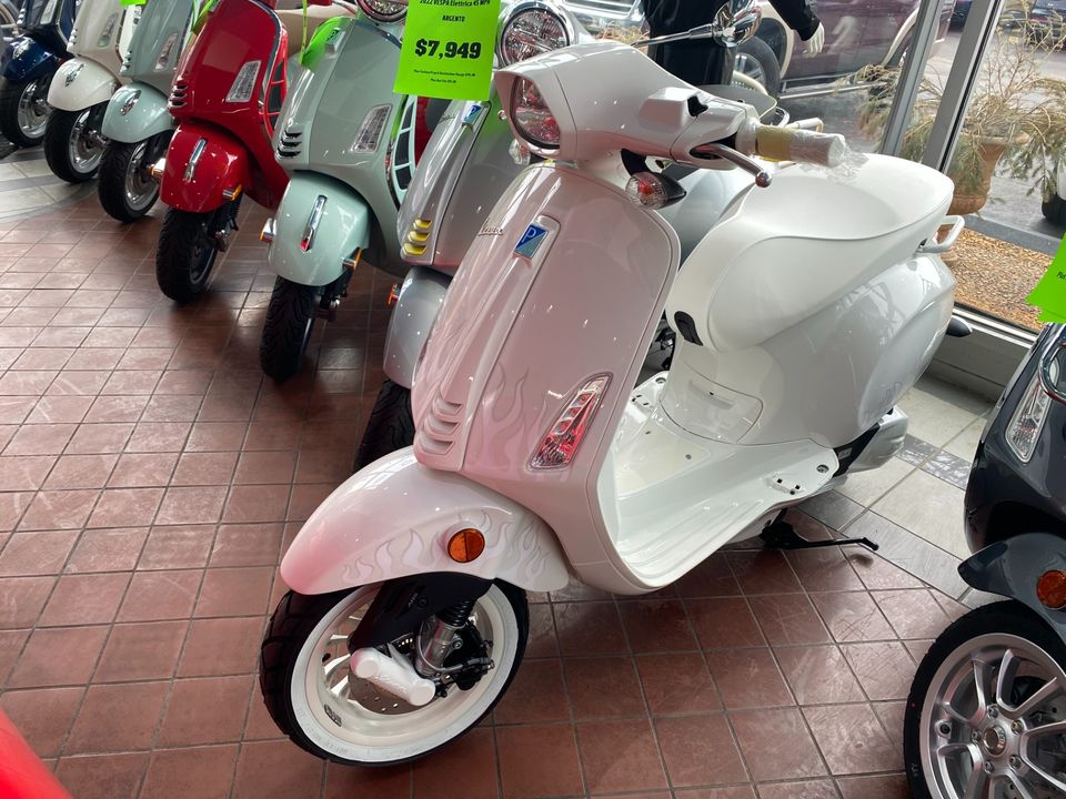 2022 VESPA Sprint 150 Justin Bieber Edition