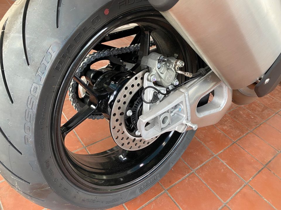 2022 APRILIA Tuono V4 1100