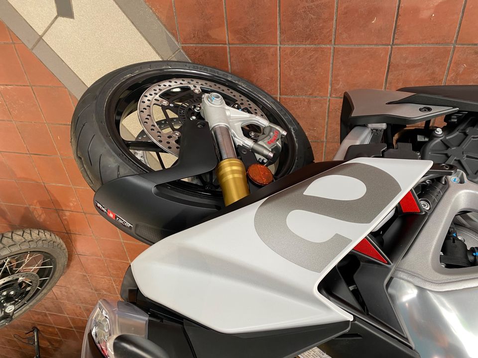 2022 APRILIA Tuono V4 1100