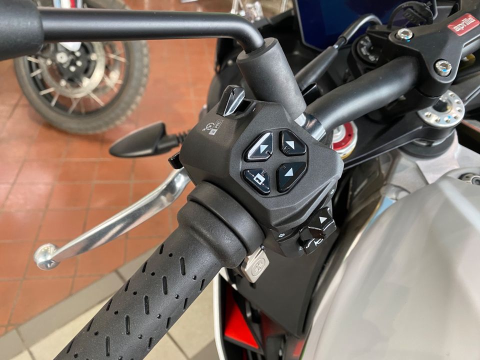 2022 APRILIA Tuono V4 1100