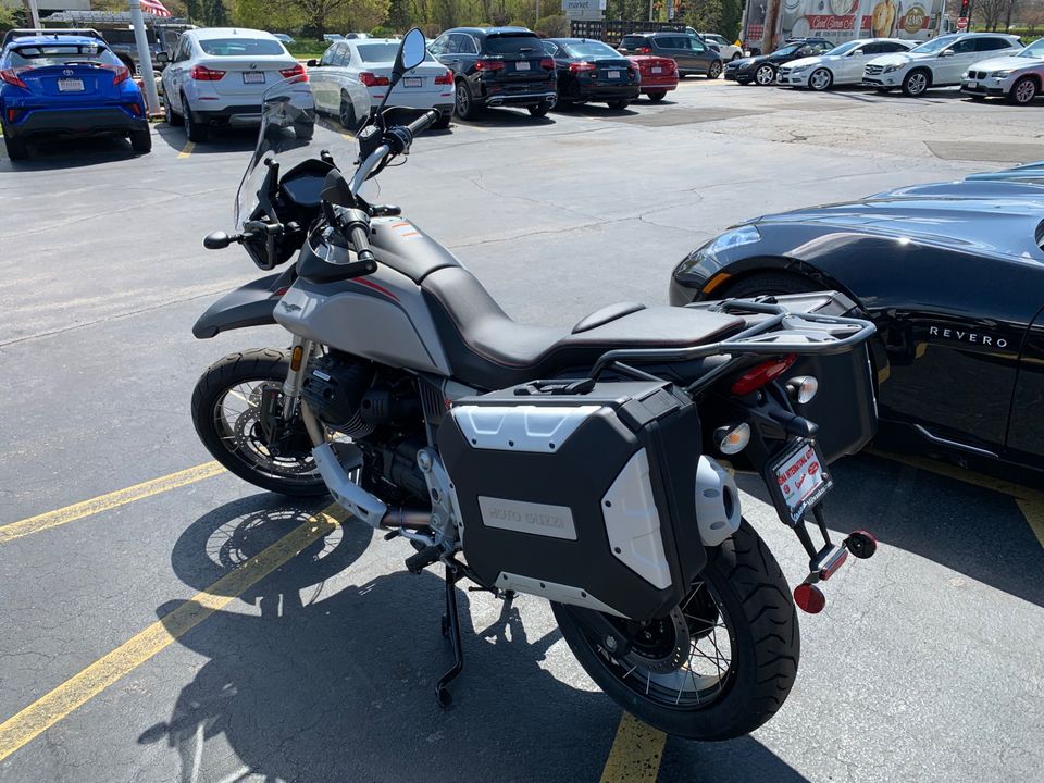2023 MOTO GUZZI V85 TT Travel