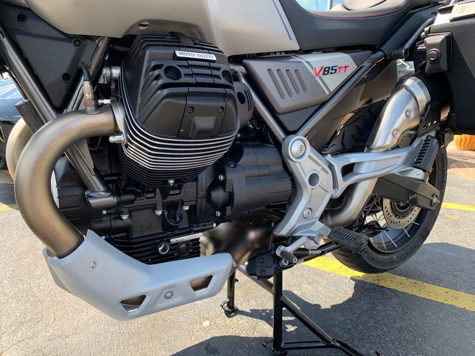 2023 MOTO GUZZI V85 TT Travel