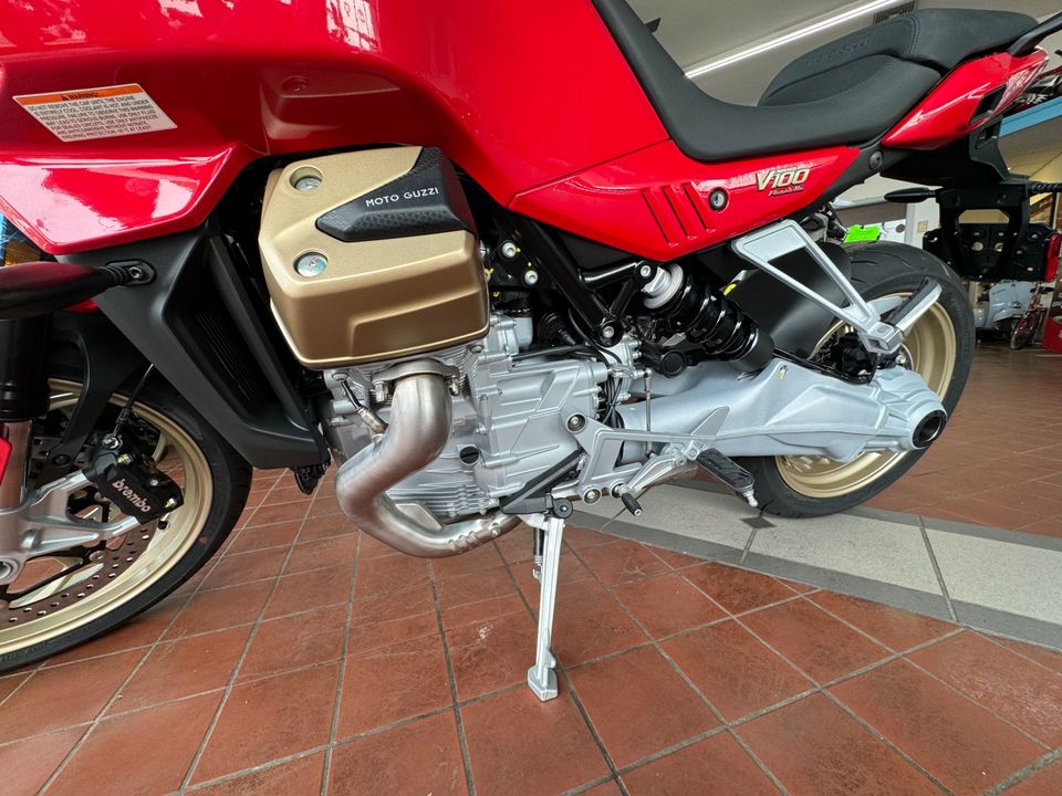 2024 MOTO GUZZI V100 Mandelo
