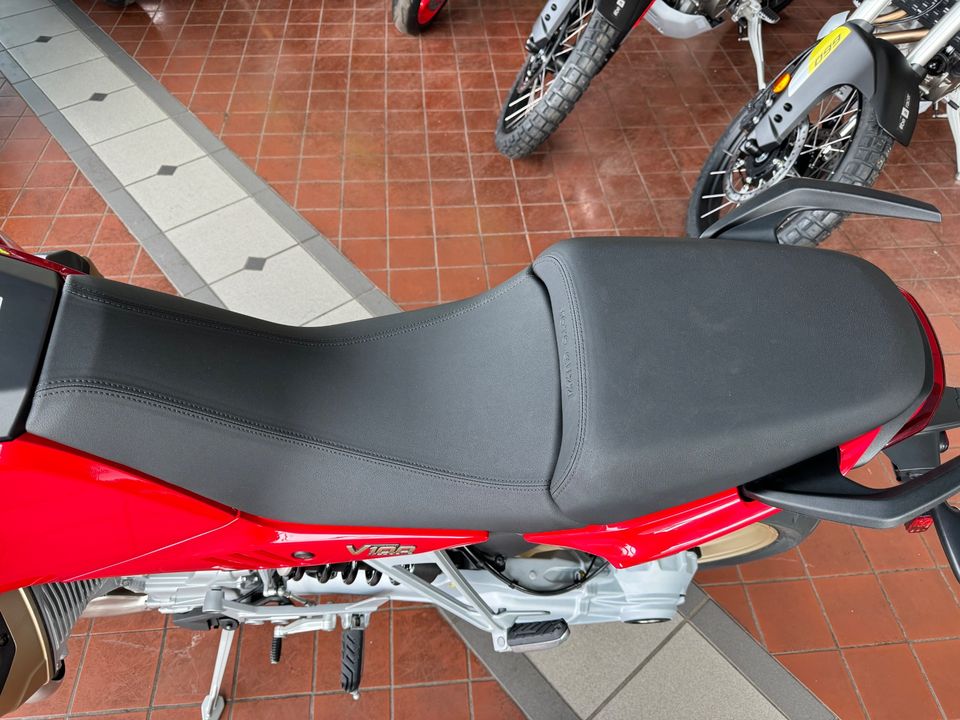 2024 MOTO GUZZI V100 Mandelo