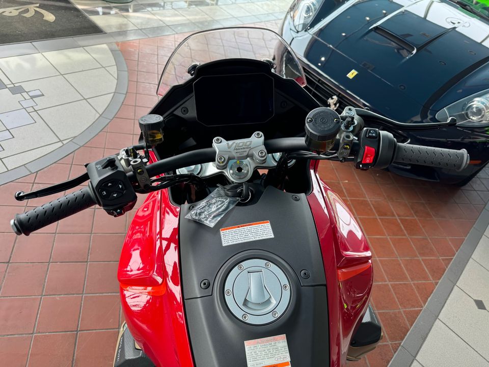 2024 MOTO GUZZI V100 Mandelo