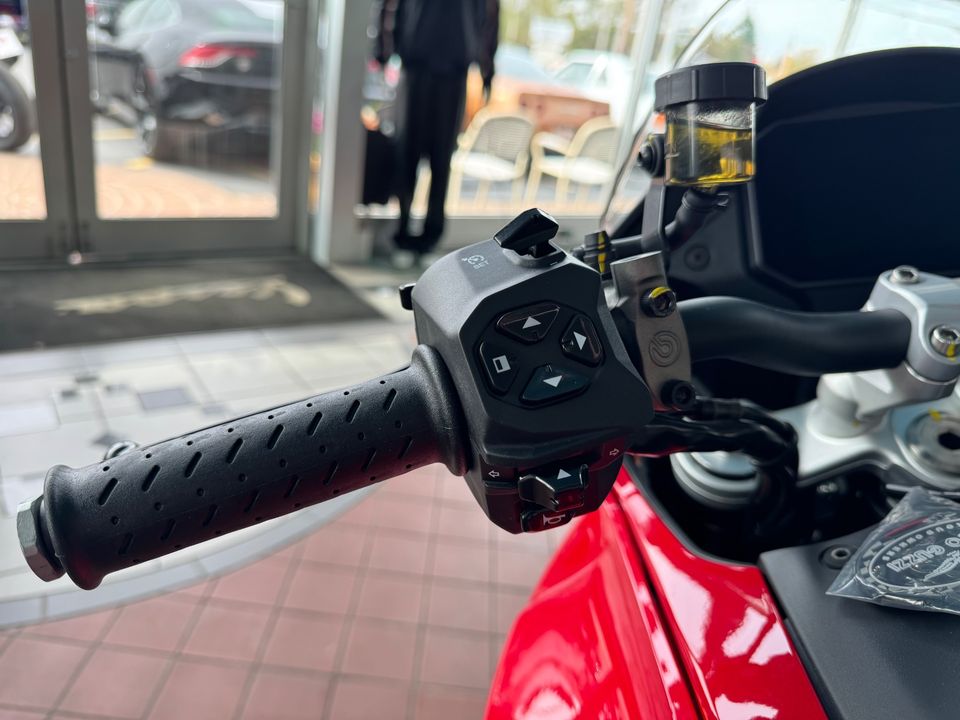 2024 MOTO GUZZI V100 Mandelo