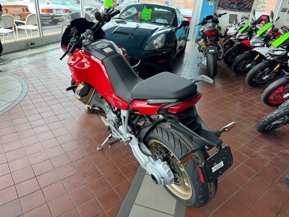 2024 MOTO GUZZI V100 Mandelo