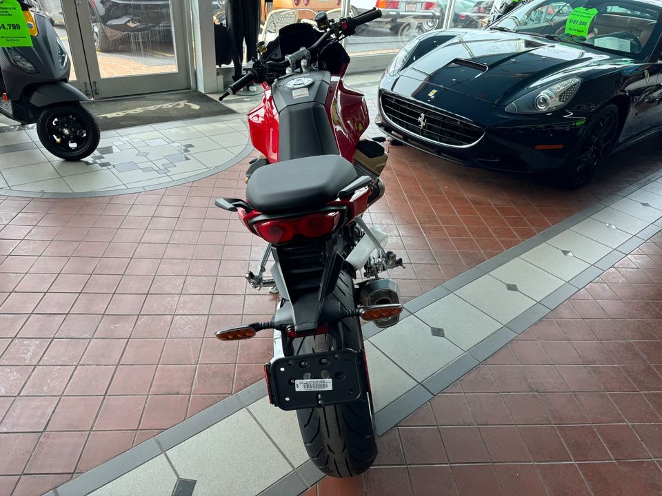 2024 MOTO GUZZI V100 Mandelo