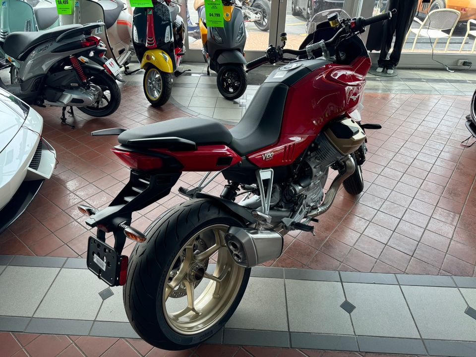 2024 MOTO GUZZI V100 Mandelo