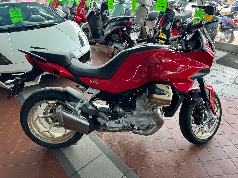 2024 MOTO GUZZI V100 Mandelo