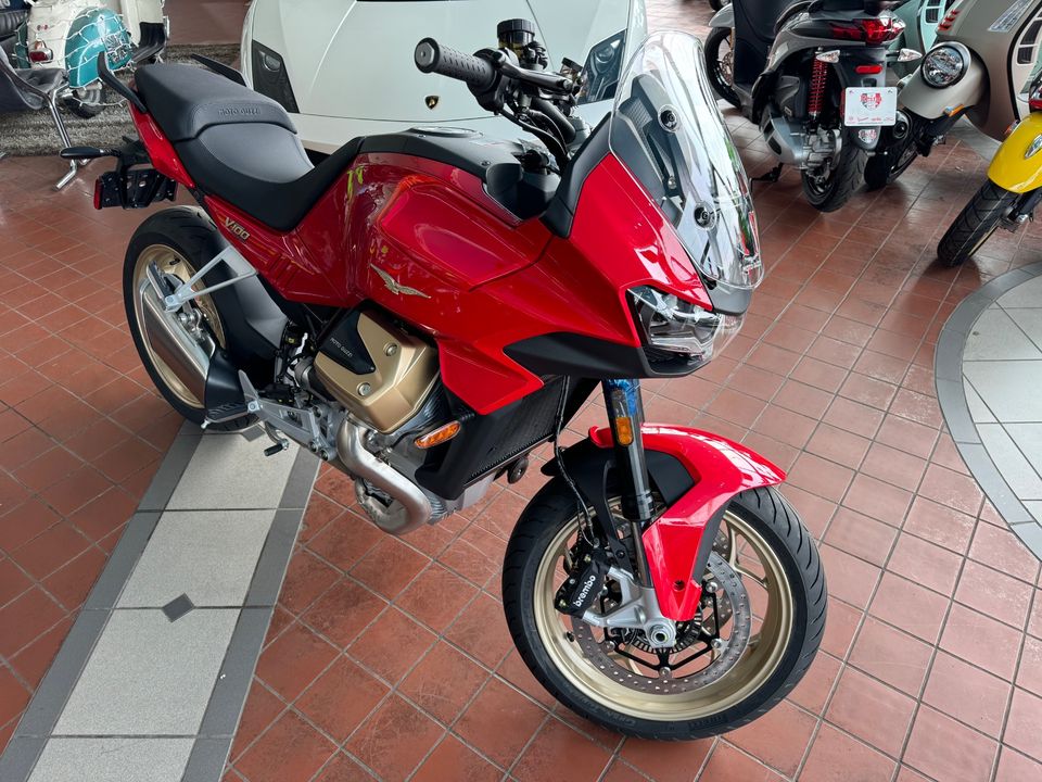 2024 MOTO GUZZI V100 Mandelo