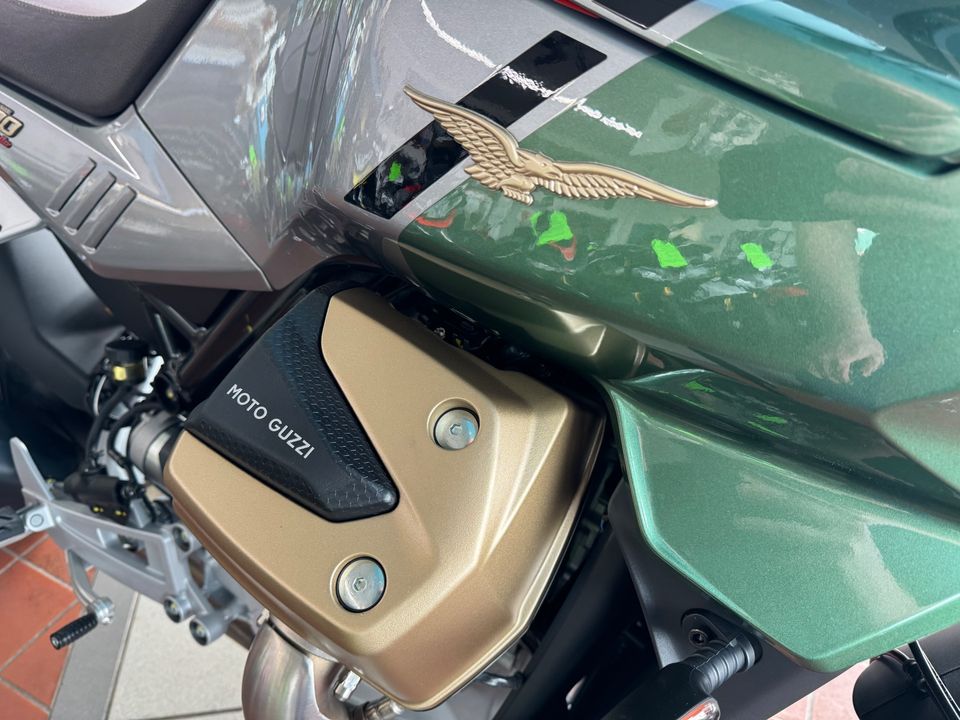 2024 Moto Guzzi V100 Mandello S