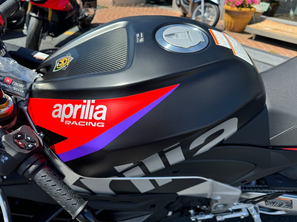 2024 APRILIA RSV4