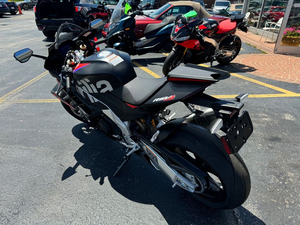 2024 APRILIA RSV4