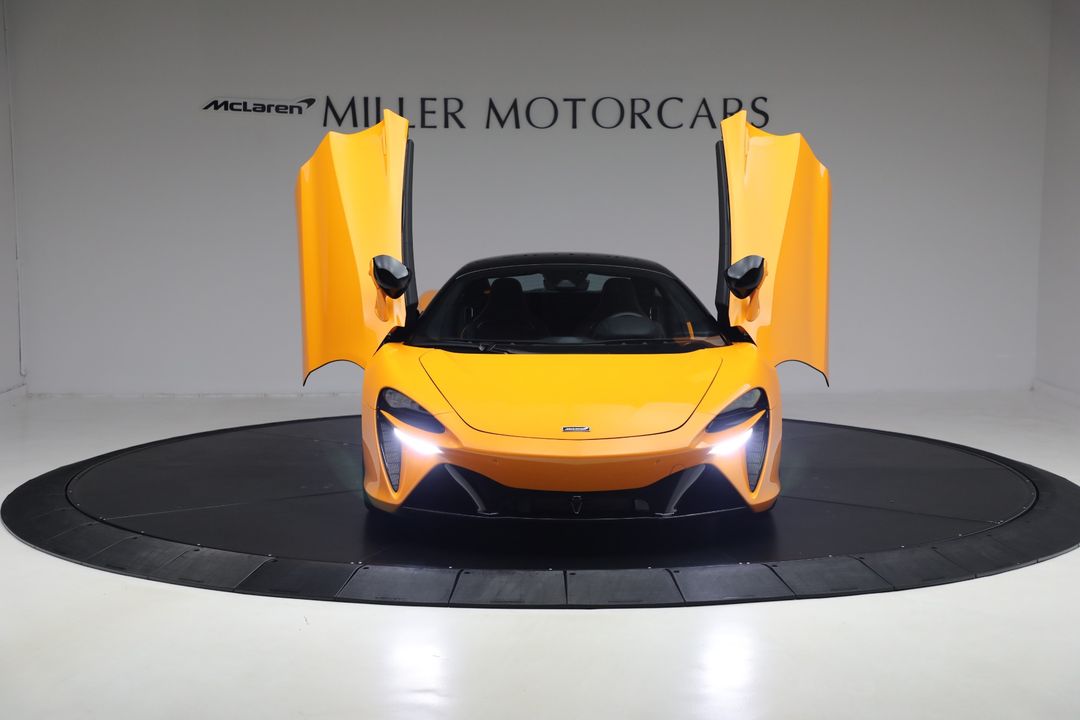 2024 McLaren Artura