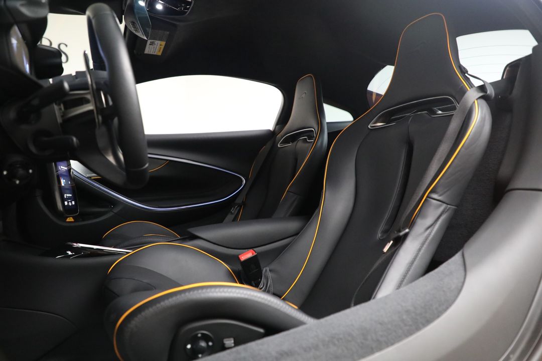2024 McLaren Artura