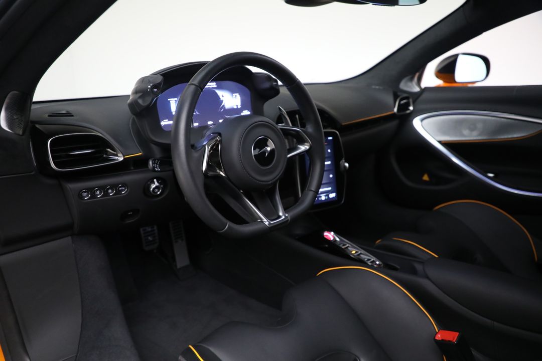 2024 McLaren Artura