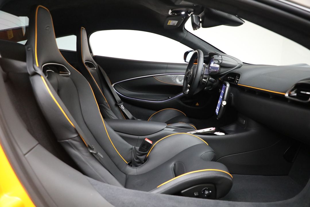 2024 McLaren Artura