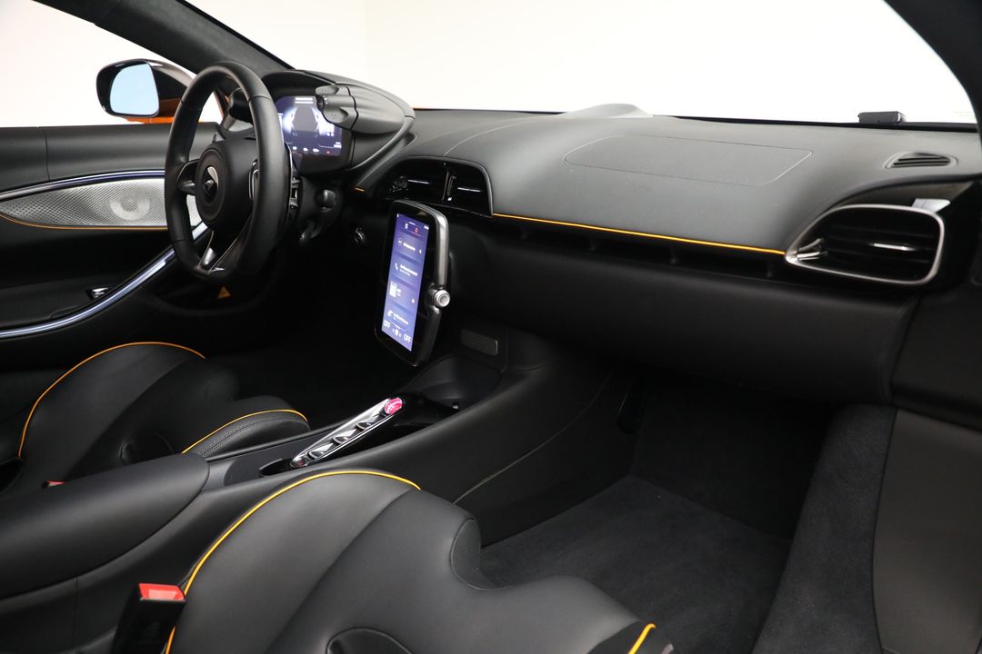 2024 McLaren Artura