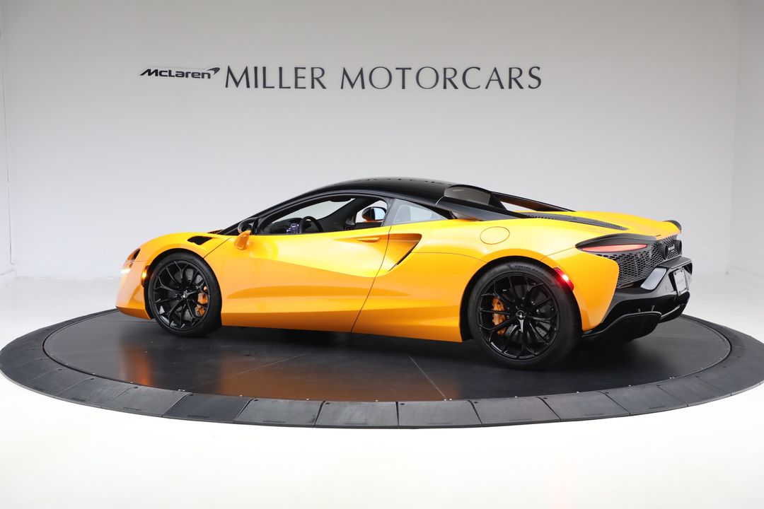 2024 McLaren Artura