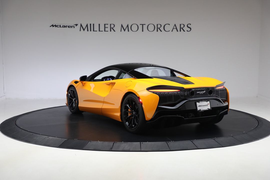 2024 McLaren Artura