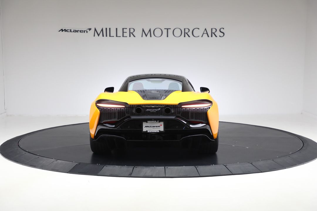 2024 McLaren Artura