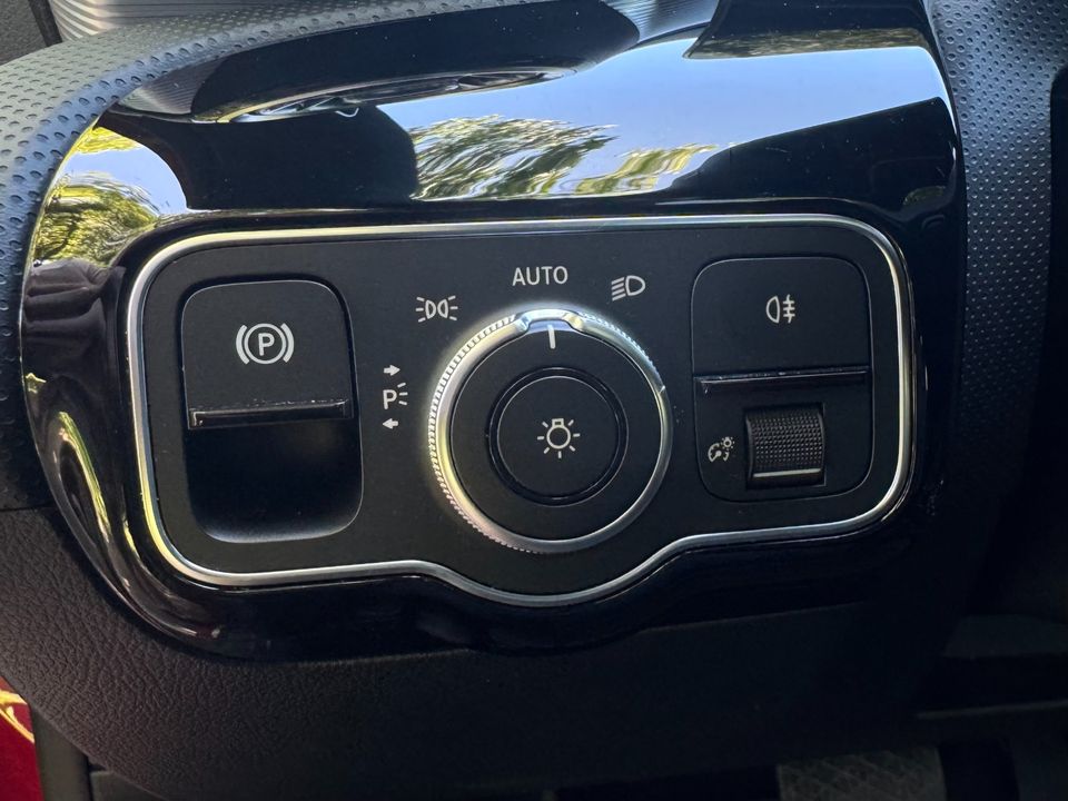 2021 Mercedes-Benz A 220