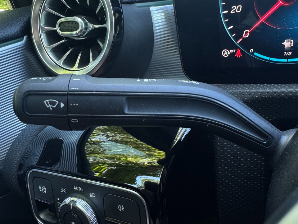 2021 Mercedes-Benz A 220
