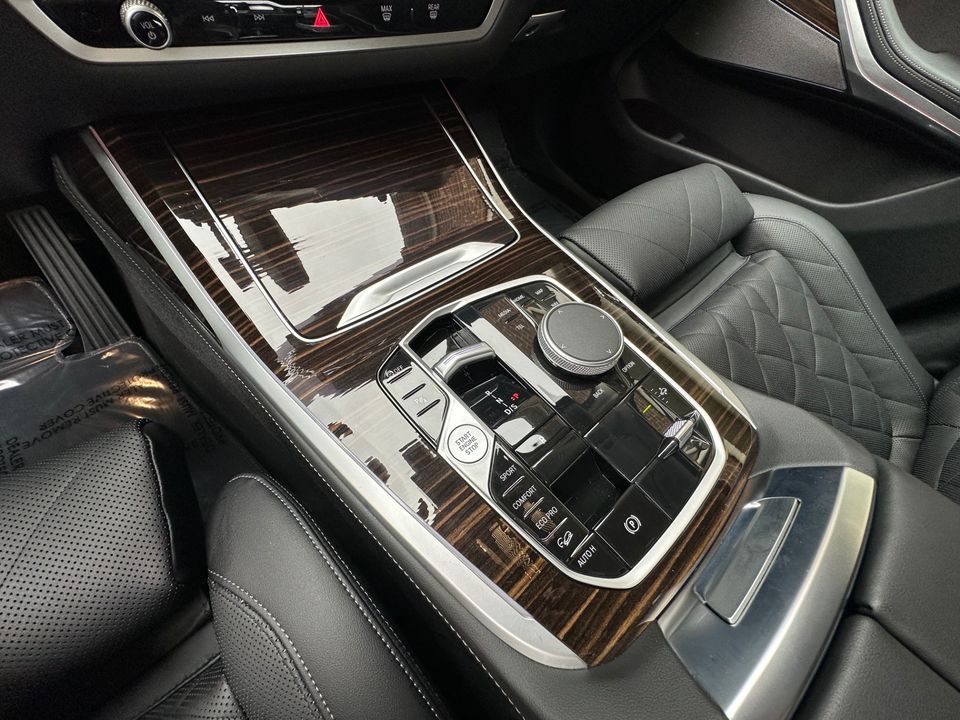 2025 BMW X7