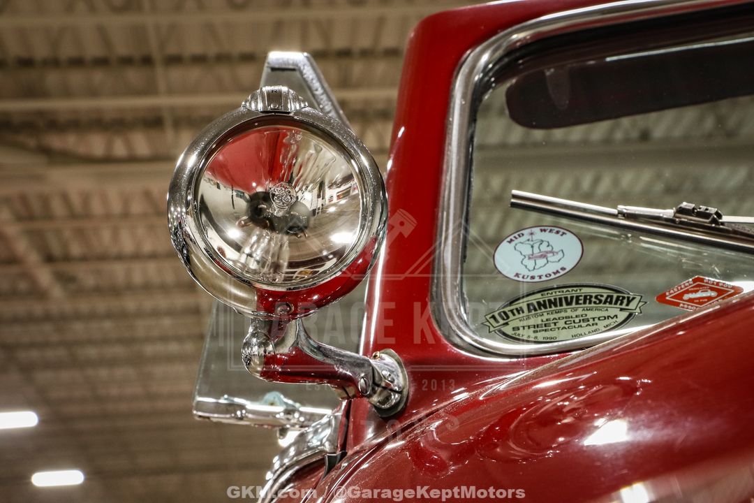 1949 Plymouth Super Deluxe
