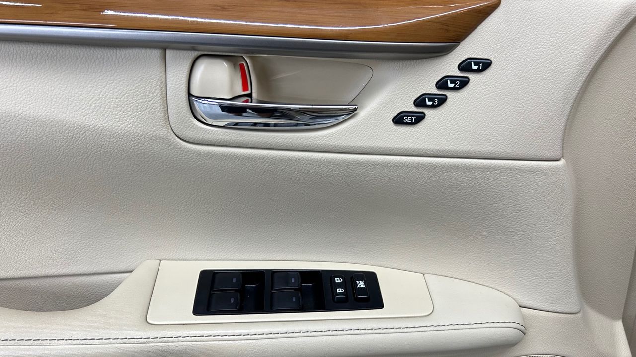 2014 Lexus ES 300h