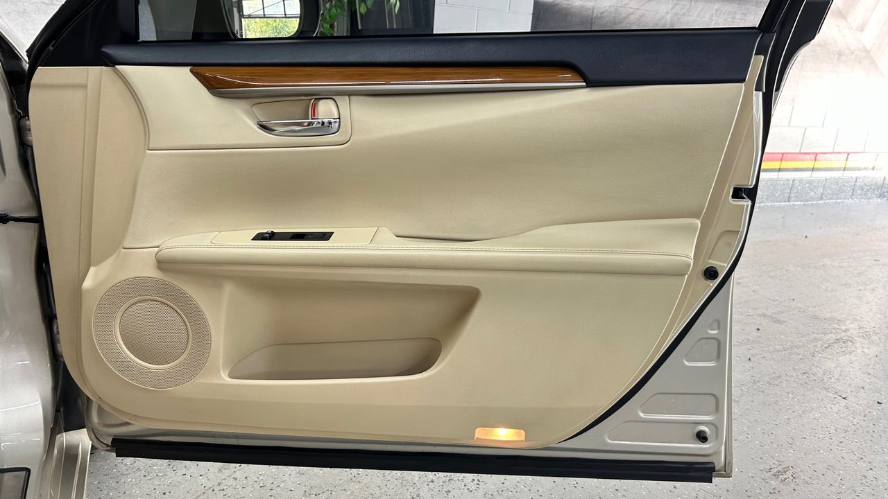 2014 Lexus ES 300h