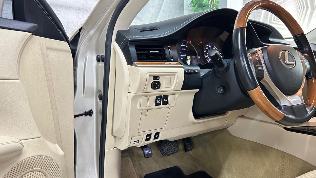 2014 Lexus ES 300h