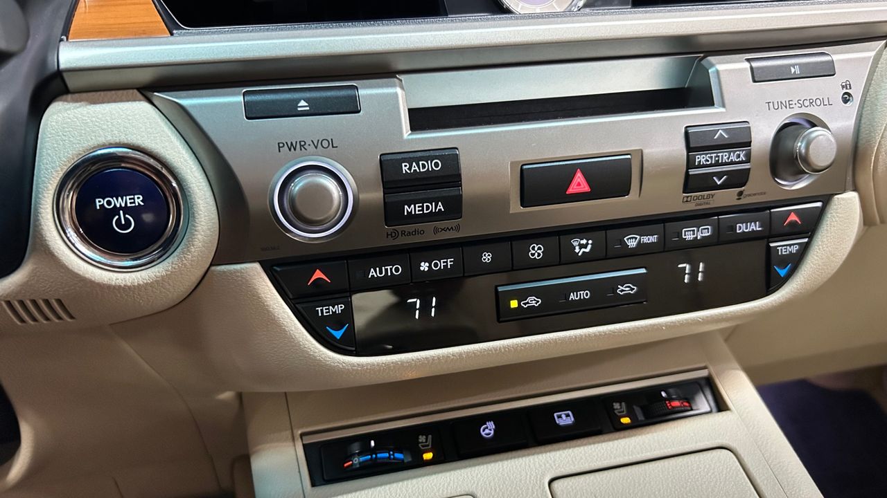 2014 Lexus ES 300h