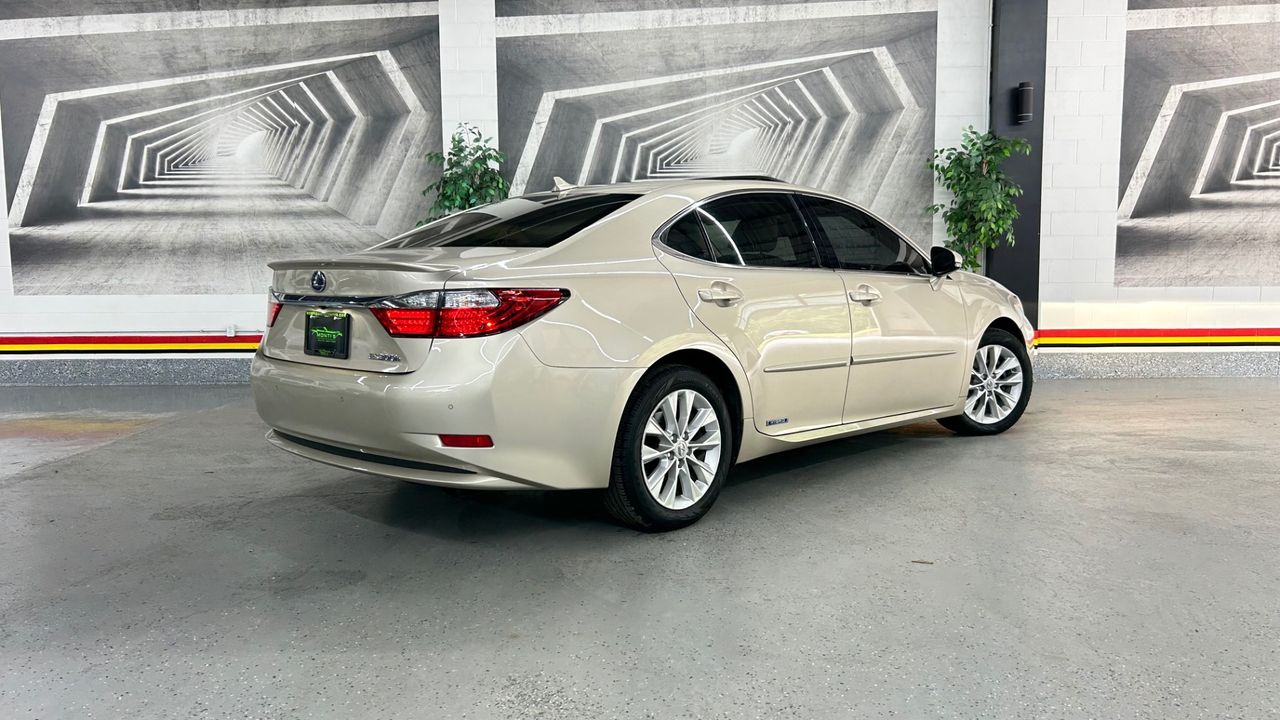 2014 Lexus ES 300h