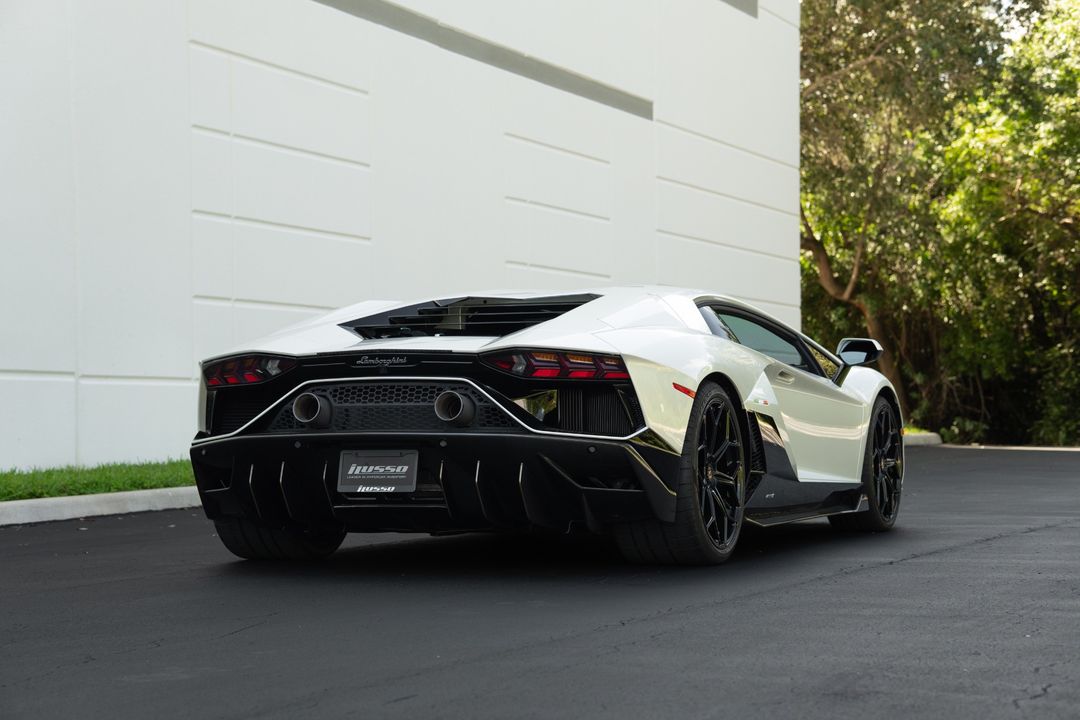 2022 Lamborghini Aventador
