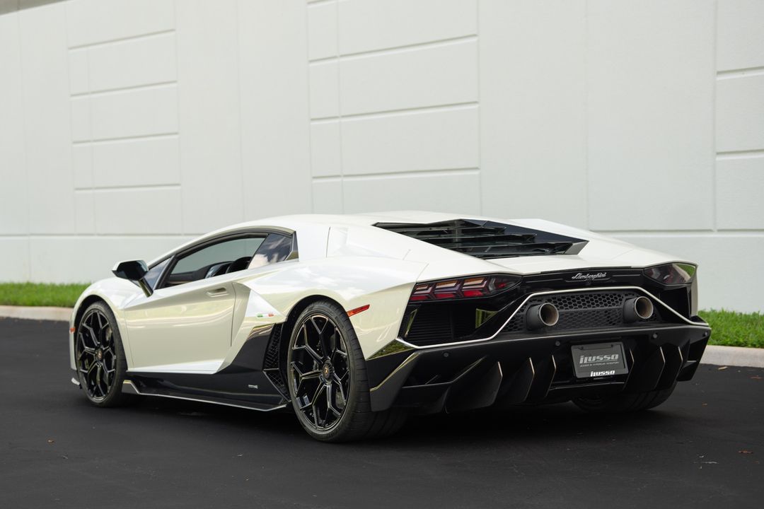 2022 Lamborghini Aventador