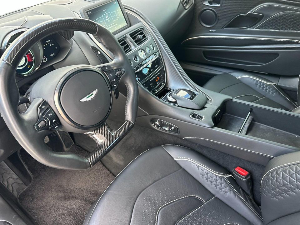 2019 Aston Martin DBS